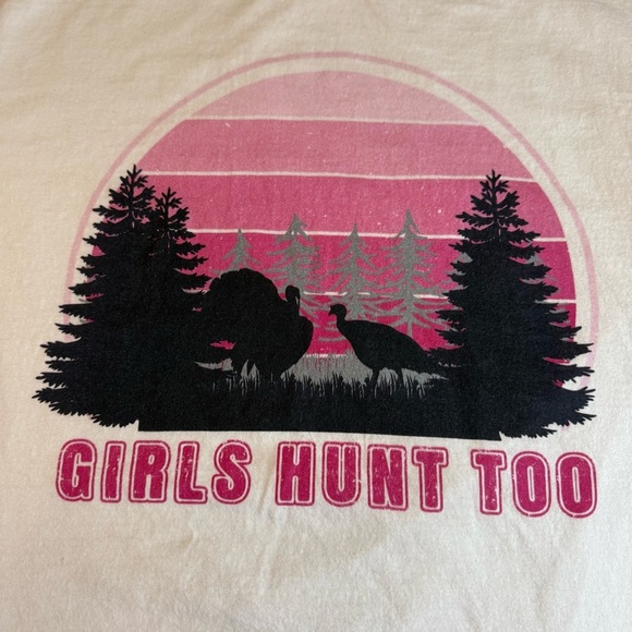 NWOT Girls Hunt Too White and Pink Women’s T-Shirt - Picture 2 of 8